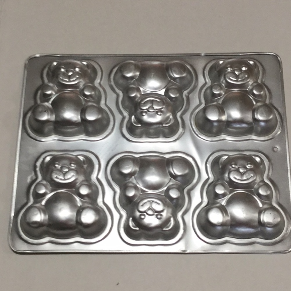 Wilton Pan #2105-4497 1991 Teddy Bear #19